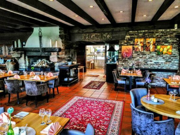 Burg Wassenberg Hotel ภายนอก รูปภาพ
