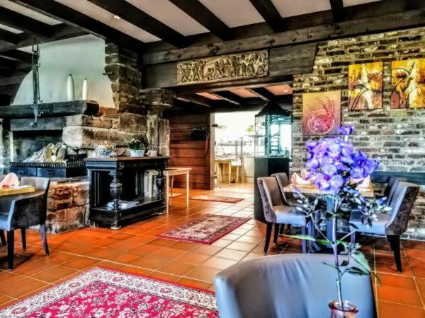 Burg Wassenberg Hotel ภายนอก รูปภาพ