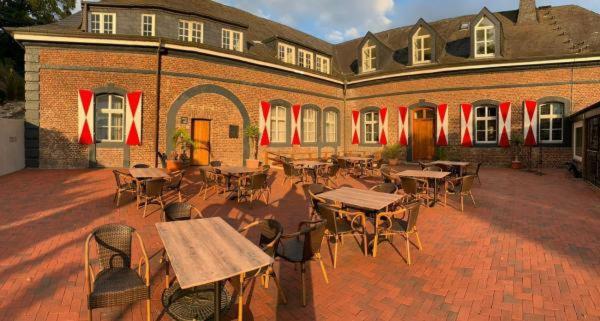 Burg Wassenberg Hotel ภายนอก รูปภาพ
